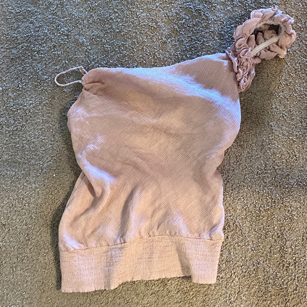 Elegant of shoulder top